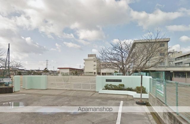 小学校　岡山市立芳泉小学校（小学校）まで1738m