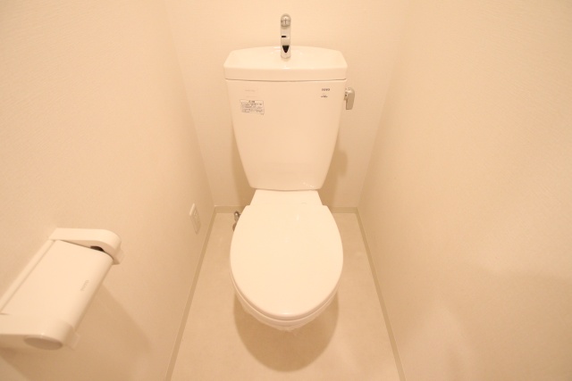 トイレ　※別室の参考写真の為、現況優先です。