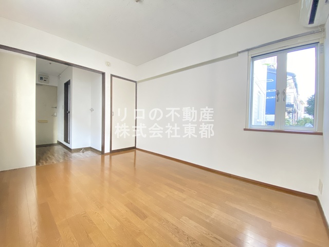 その他部屋・スペース　南西向きで日当たり良好なお部屋！暖かな日差しが入ります♪