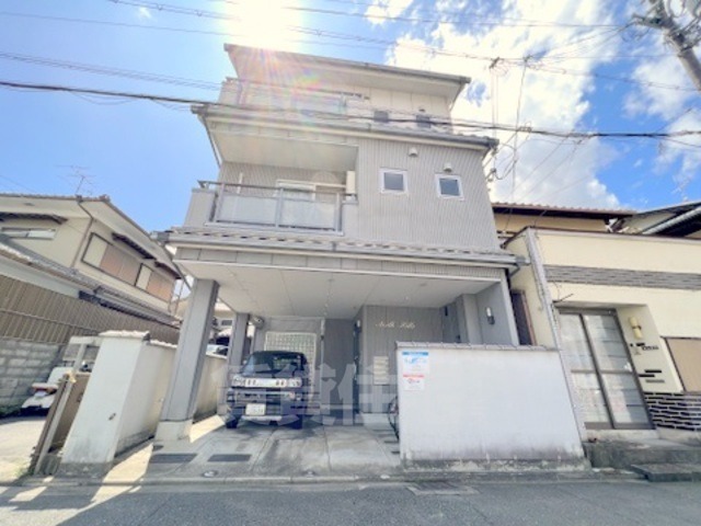North Hillsの外観写真