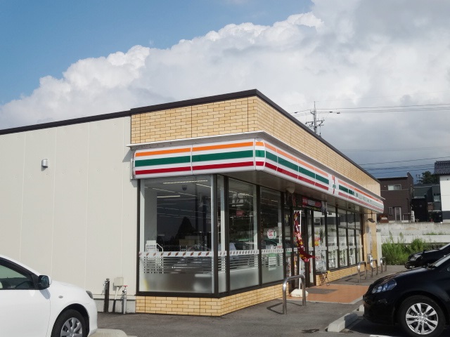 コンビニ　セブンイレブン（コンビニ）まで221m