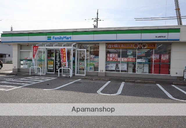 コンビニ　ファミリーマート（コンビニ）まで954m