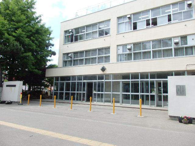 小学校　札幌市立中央小学校（小学校）まで437m