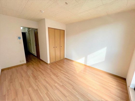 居室・リビング　※他号室の写真です。