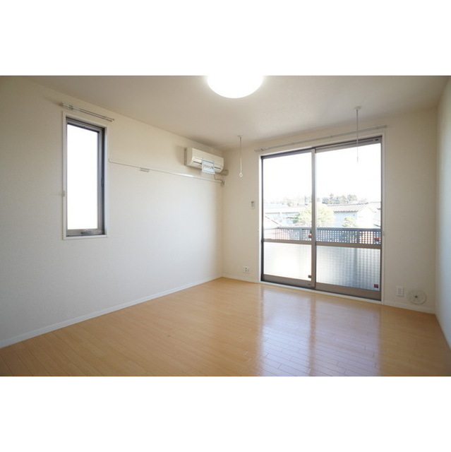 居室・リビング　日当たりよい室内