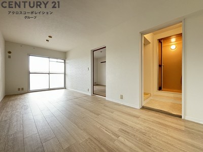 居室・リビング　日当たり良好な広々としたお部屋です。