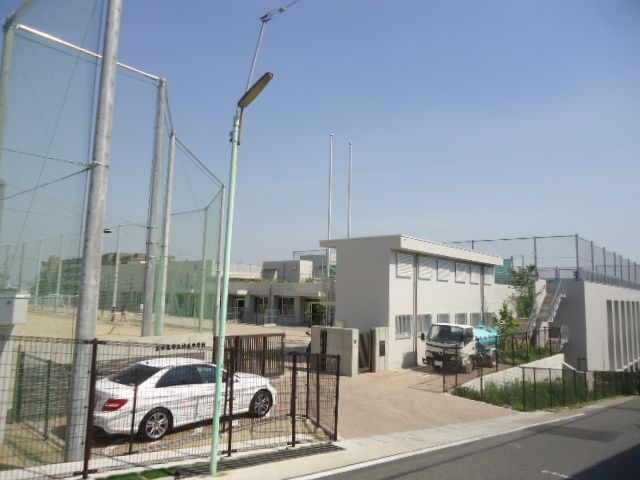 中学校　神丘中学校（中学校）まで550m