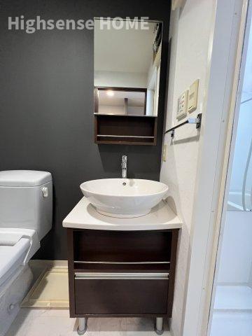 洗面設備　明るい洗面所です