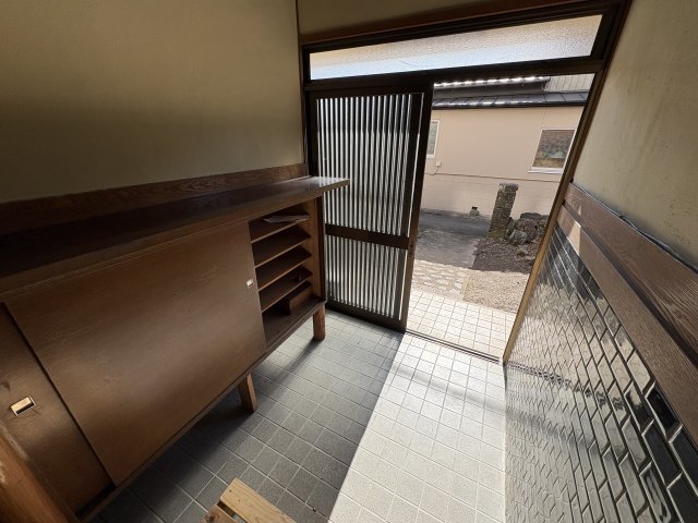 玄関　玄関ドアを開けると広っ！とおもわず声が出てしまうくらい広ーい