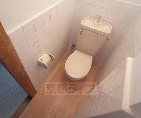 トイレ　洋式トイレに改装済み