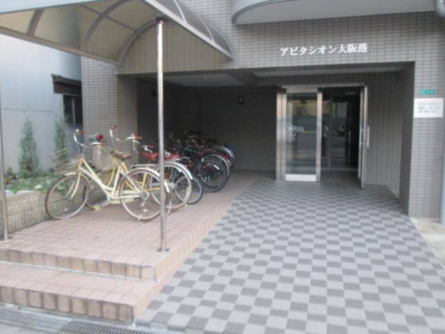 エントランス　落ち着いたエントランスです