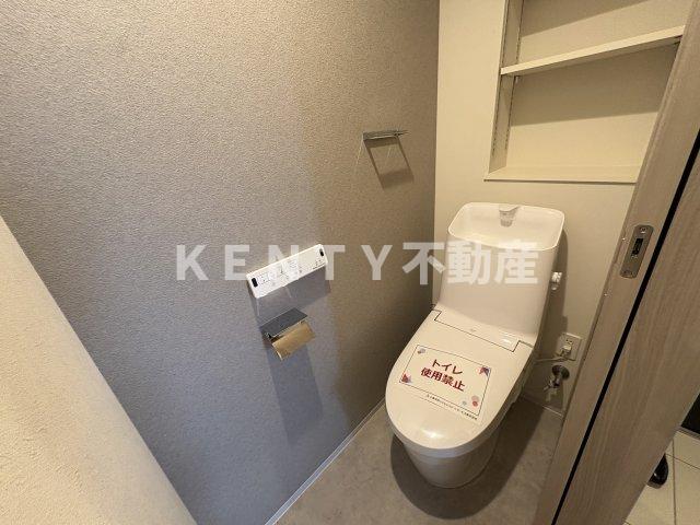 トイレ　落ち着いた色調のトイレです