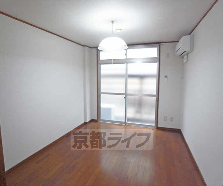 居室・リビング　隣接されていないので１階でも明るいです。