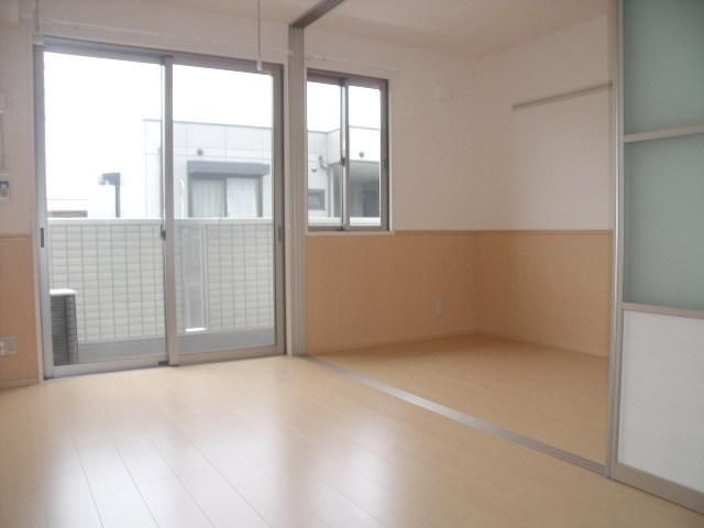 居室・リビング　明るい室内