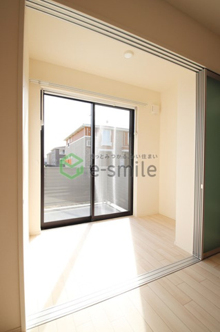 バルコニー　暖かな日差しのふりそそぐバルコニー　※イメージ写真・現況優先