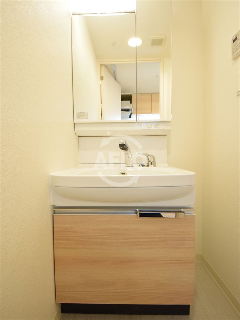 洗面設備　プレサンス上町台夕陽丘　独立洗面台