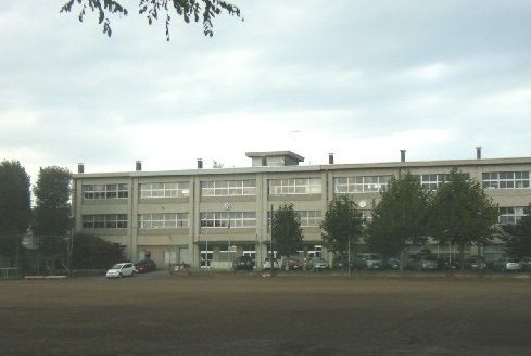 中学校　白銀中学校（中学校）まで350m