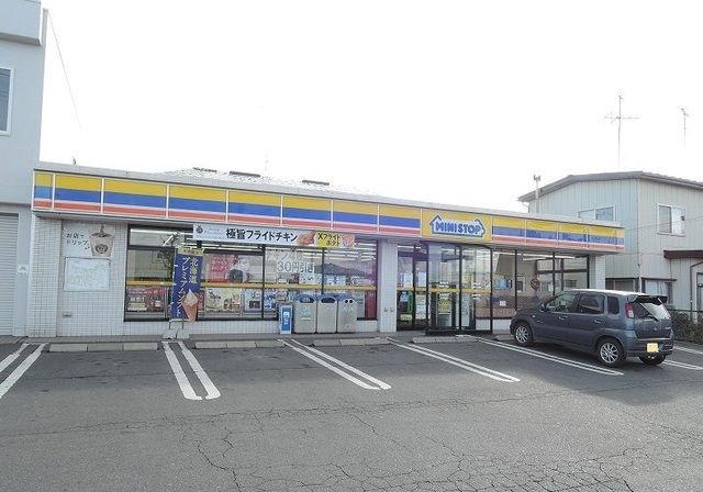 コンビニ　ミニストップ白銀５丁目店（コンビニ）まで750m