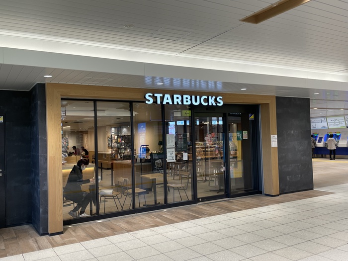 飲食店　スターバックス（飲食店）まで495m