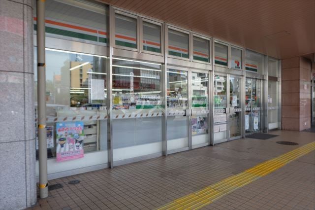 コンビニ　セブンイレブン小山駅西口店（コンビニ）まで648m