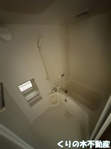 バス・シャワールーム　コンパクトで使いやすいお風呂です