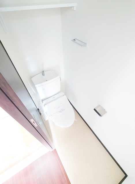 トイレ　暖房便座付きシャワートイレ