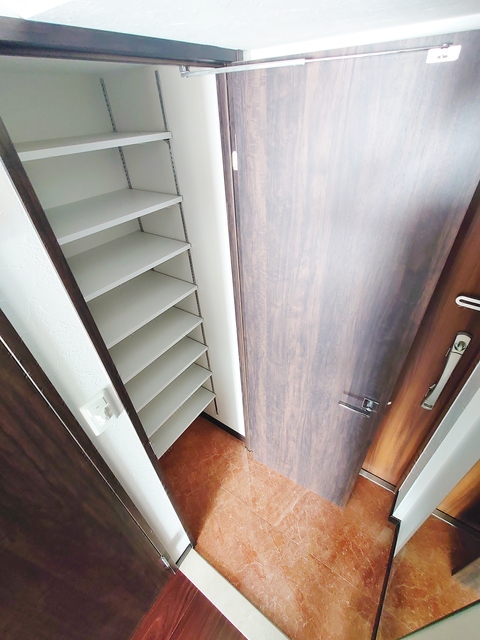 玄関　シューズクローク付き玄関