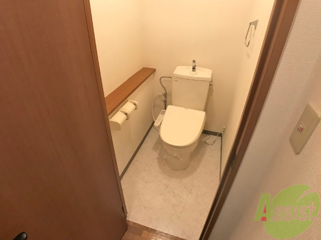 トイレ　人気のウォシュレットつきのトイレです。快適ですよ。