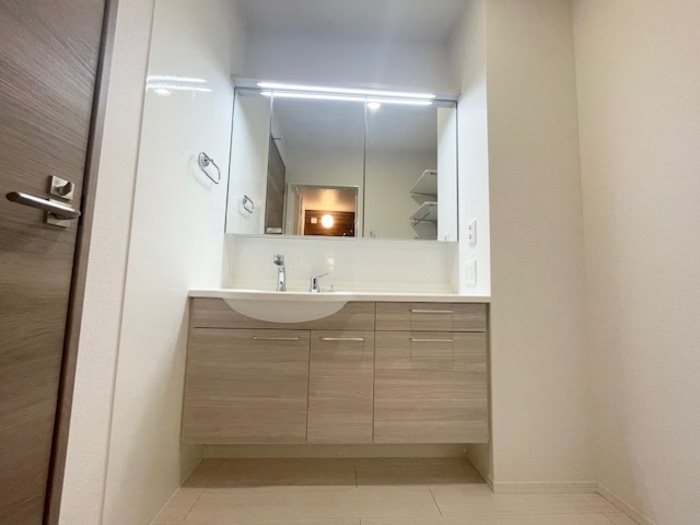 洗面設備　※別号室の写真です。