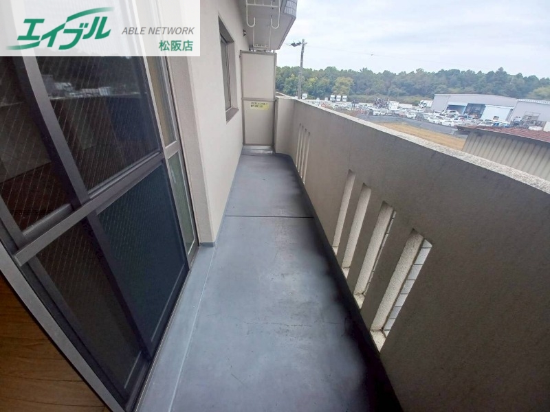 バルコニー　同型反転産雇写真です。