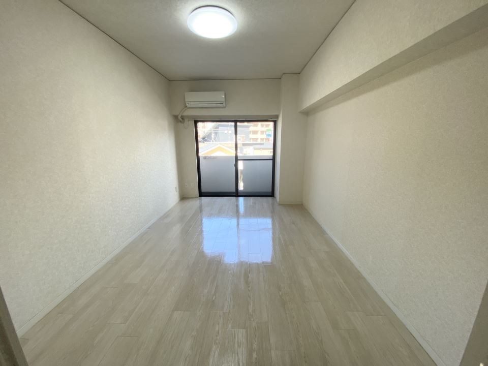 居室・リビング　白基調の明るいお部屋です★