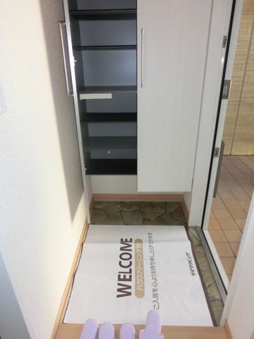 玄関　玄関は下駄箱付