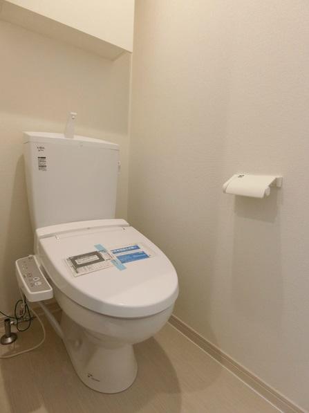 トイレ　温水洗浄便座
