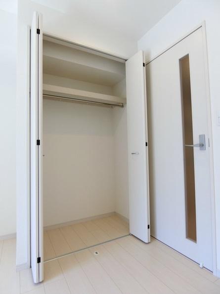 収納　ハンガーパイプ付きのクローゼット