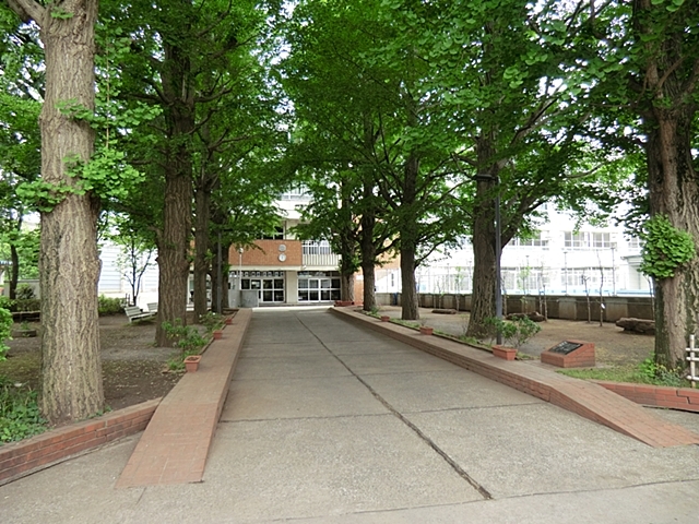 中学校　狛江市立狛江第三中学校（中学校）まで534m