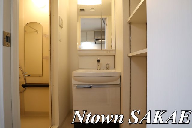 洗面設備　朝の支度にも助かる、独立の洗髪洗面化粧台