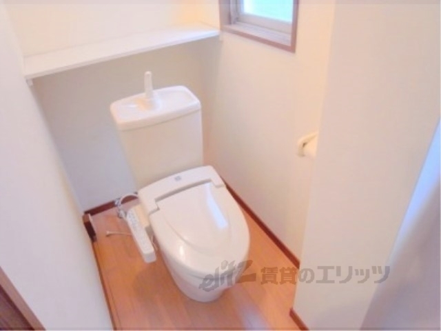 トイレ　ウォシュレット付きのトイレです。