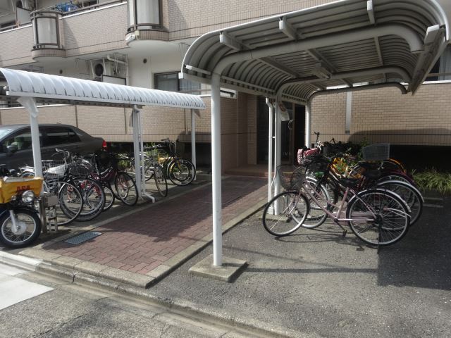 その他共有部分　屋根付きの駐輪場です！