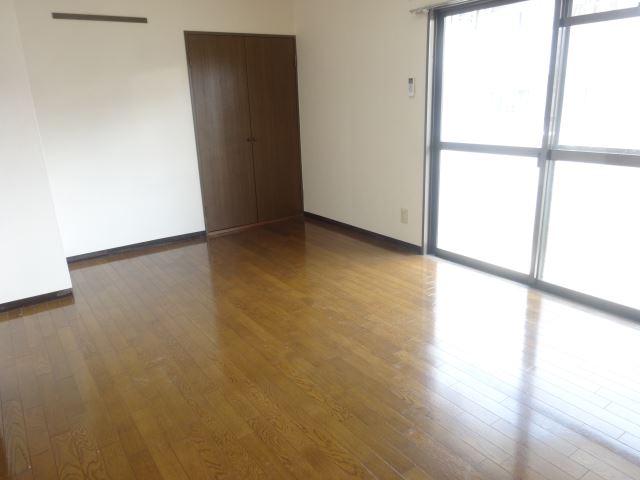 その他部屋・スペース　広々使える８帖のお部屋です