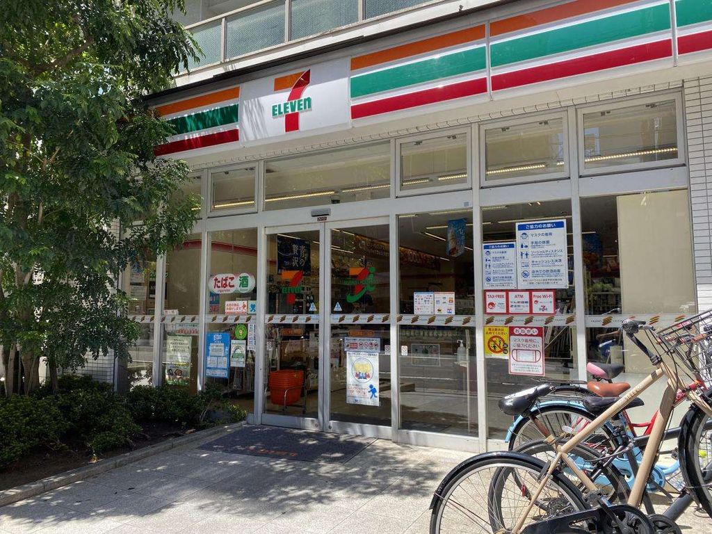 コンビニ　セブンイレブン（コンビニ）まで300m