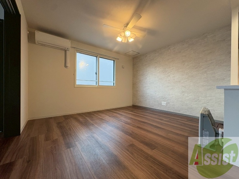 居室・リビング　広々としたリビングですね。使い勝手がよさそうですね！