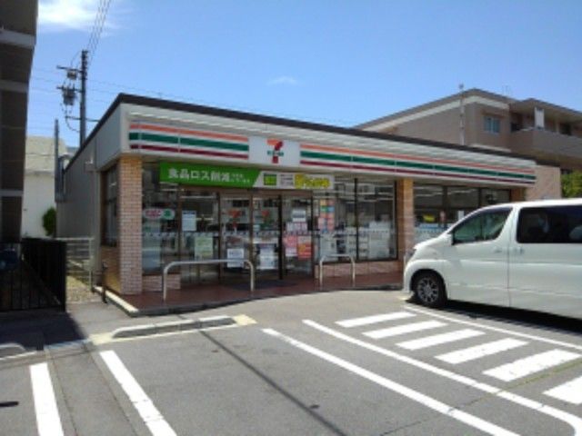 コンビニ　セブンイレブン長野鶴賀店（コンビニ）まで300m