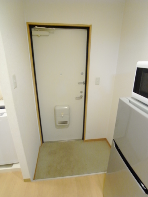 玄関　家具・家電は家具付きプランの場合になります。