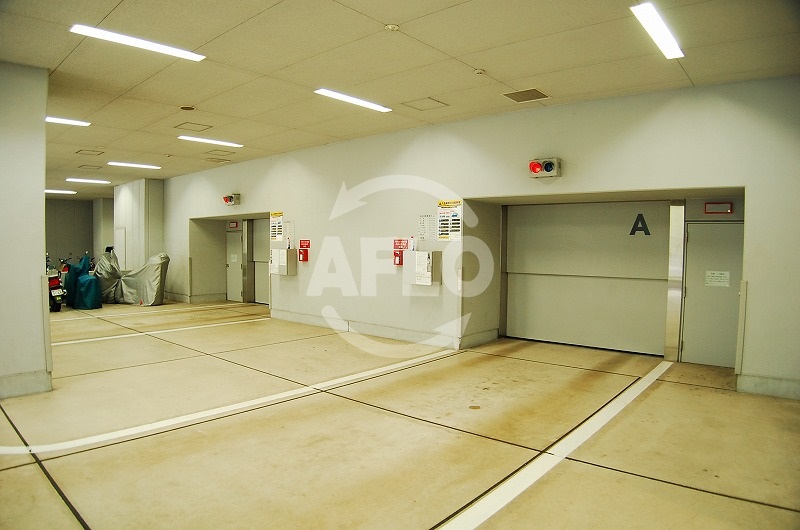 駐車場　ローレルタワー難波　駐車場