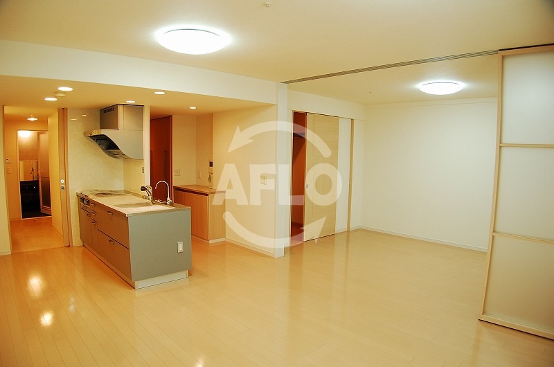 居室・リビング　ローレルタワー難波　リビング