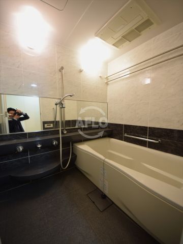 バス・シャワールーム　ローレルタワー難波　浴室