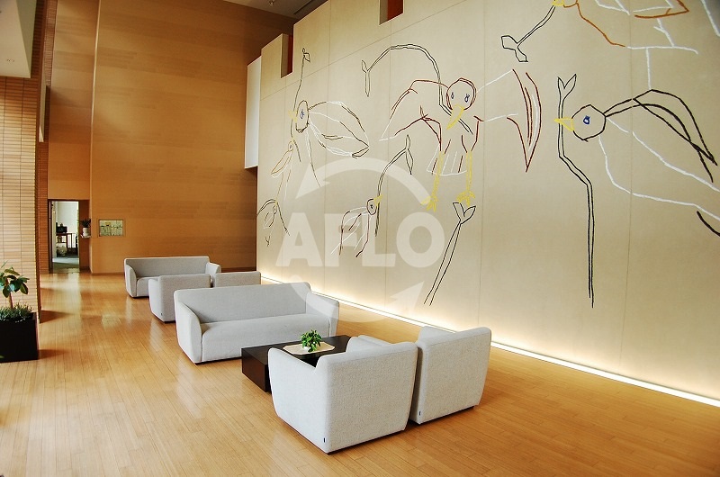 ロビー　ローレルタワー難波　開放的なロビー