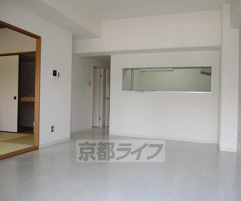 バルコニー　広々としたベランダです。