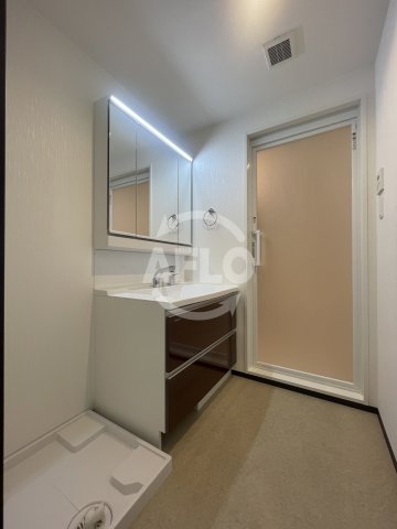 洗面設備　プレジオ新大阪EURO　洗面台