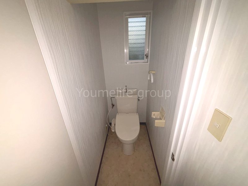 トイレ　写真はクリーニング前になります。